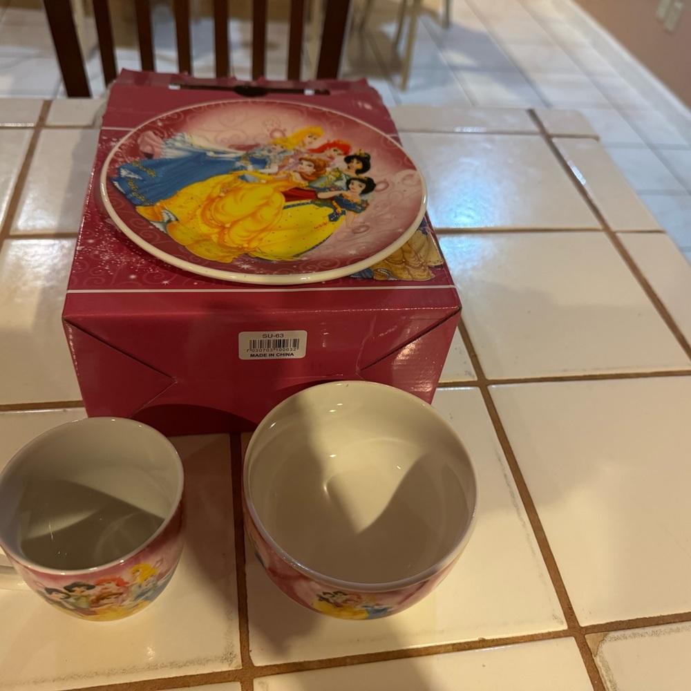 Princess Porcelain Tea Set - Picture 4 of 6